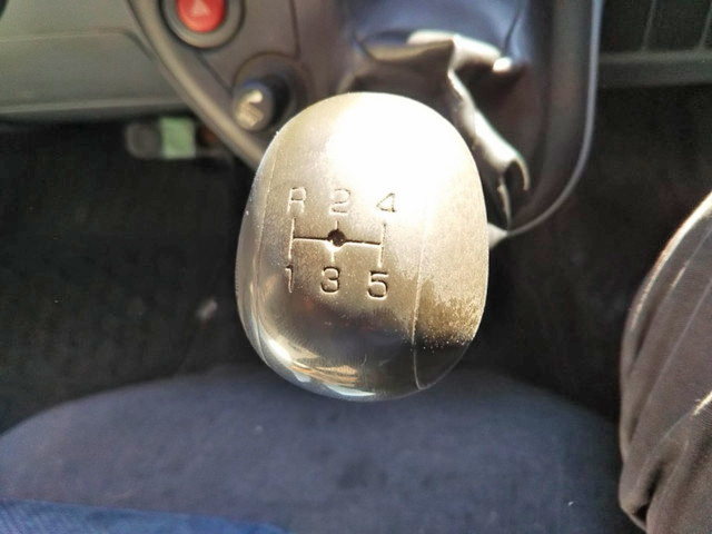 三菱ふそうキャンター平ボディ小型（2t・3t）[写真36]