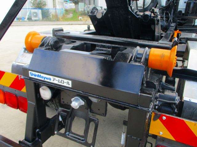 三菱ふそうファイターコンテナ専用車増トン（6t・8t）[写真14]