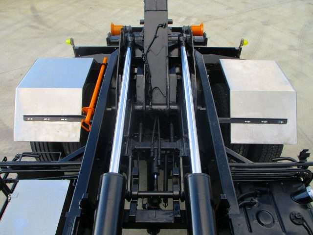 三菱ふそうファイターコンテナ専用車増トン（6t・8t）[写真15]