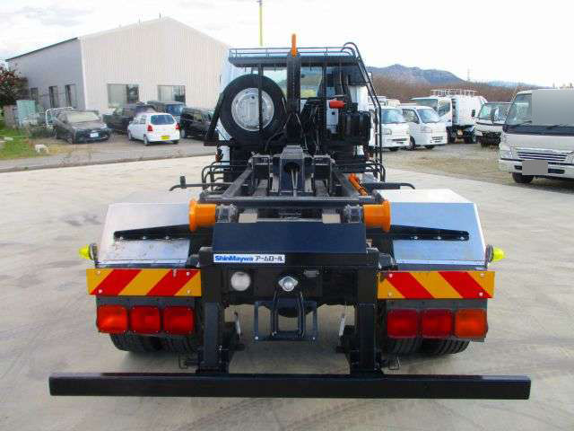 三菱ふそうファイターコンテナ専用車増トン（6t・8t）[写真26]