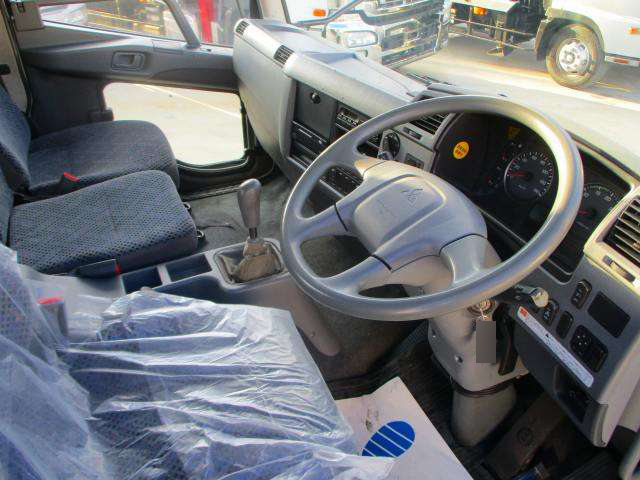 三菱ふそうファイターコンテナ専用車増トン（6t・8t）[写真06]