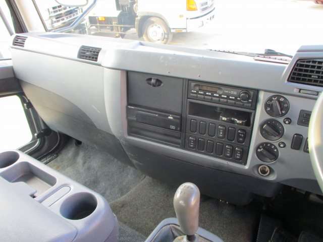 三菱ふそうファイターコンテナ専用車増トン（6t・8t）[写真07]