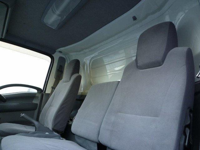 日産アトラスパネルバン小型（2t・3t）[写真14]