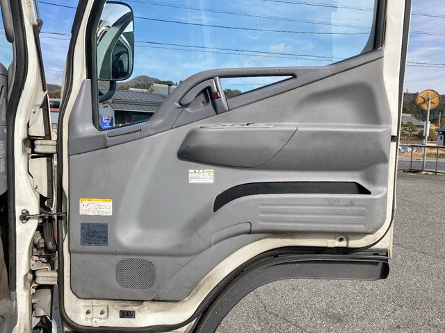 三菱ふそうキャンター幌車小型（2t・3t）[写真30]