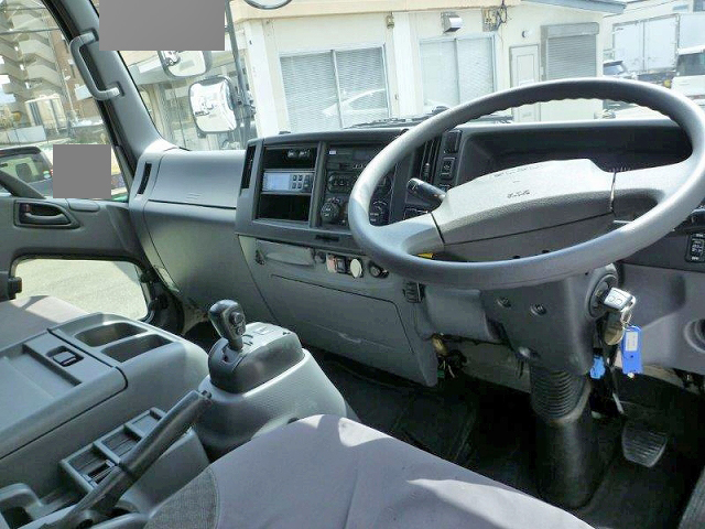 いすゞフォワード冷凍車（冷蔵車）中型（4t）[写真22]