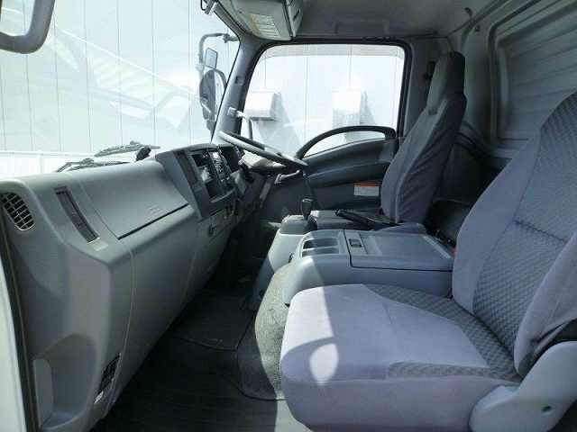 いすゞフォワード冷凍車（冷蔵車）中型（4t）[写真23]