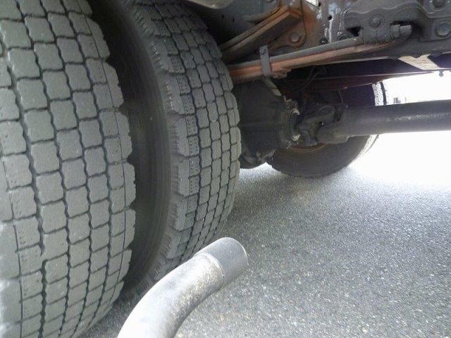 いすゞフォワード冷凍車（冷蔵車）中型（4t）[写真34]