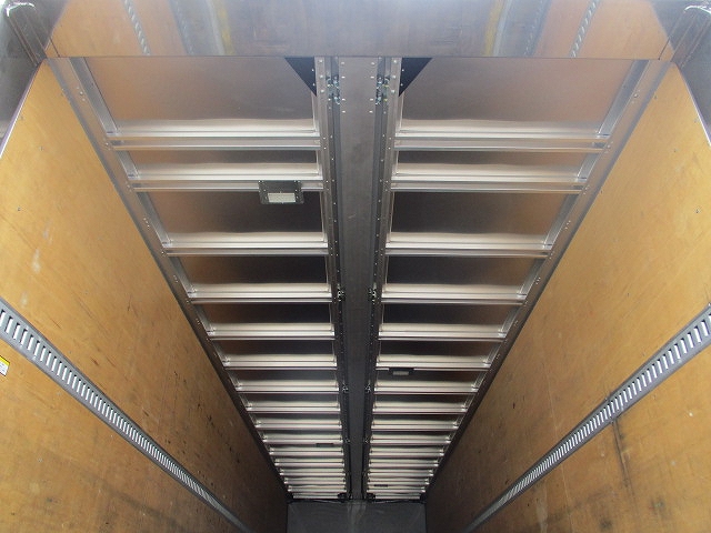 UDトラックスクオンアルミウイング大型（10t）[写真15]