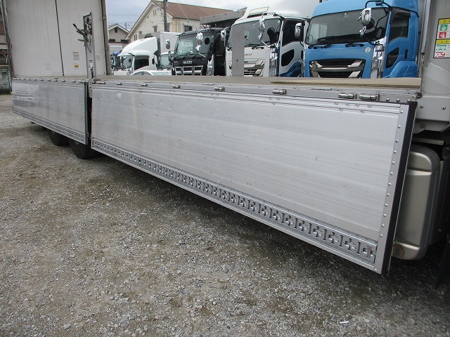 UDトラックスクオンアルミウイング大型（10t）[写真16]