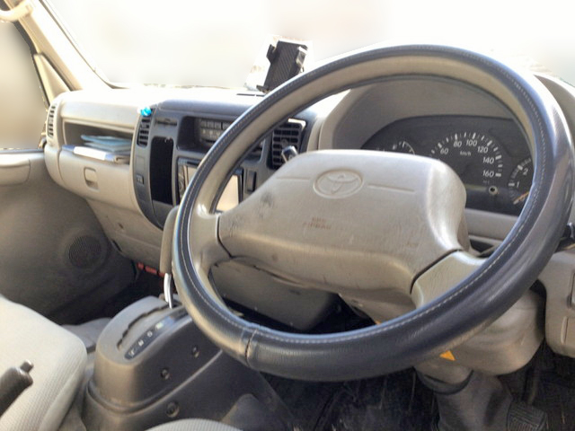 トヨタトヨエース平ボディ小型（2t・3t）[写真27]