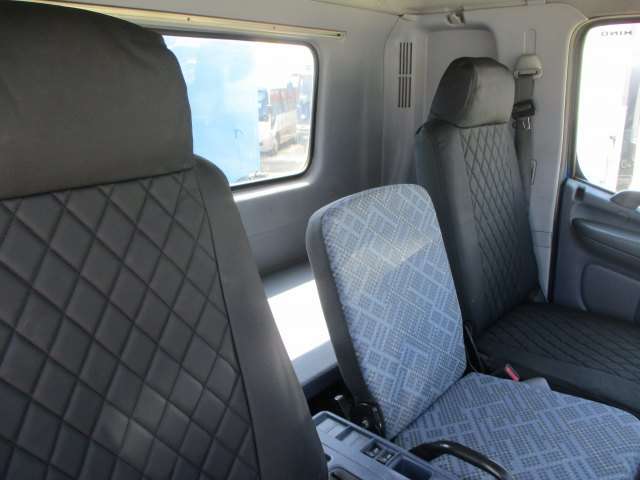 日野レンジャーコンテナ専用車増トン（6t・8t）[写真10]