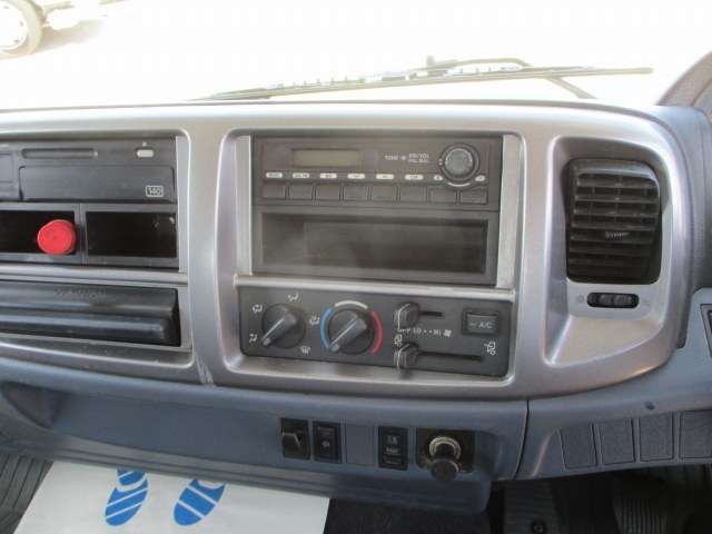 日野レンジャーコンテナ専用車増トン（6t・8t）[写真11]