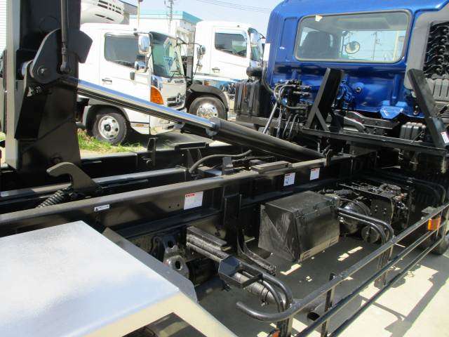 日野レンジャーコンテナ専用車増トン（6t・8t）[写真13]