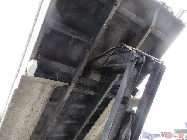 三菱ふそうスーパーグレートダンプ大型（10t）[写真08]