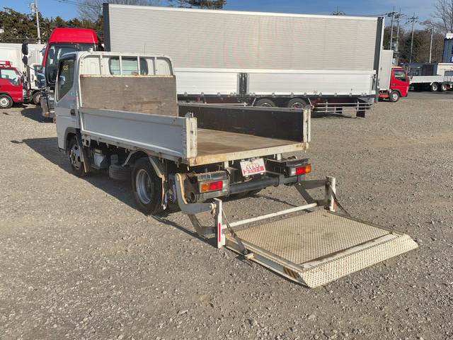 三菱ふそうキャンター平ボディ小型（2t・3t）[写真16]