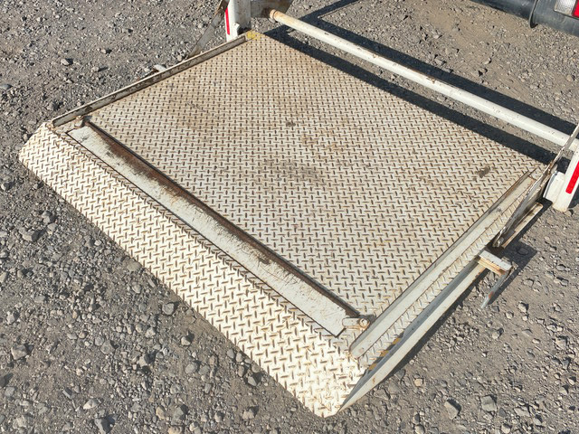 三菱ふそうキャンター平ボディ小型（2t・3t）[写真17]