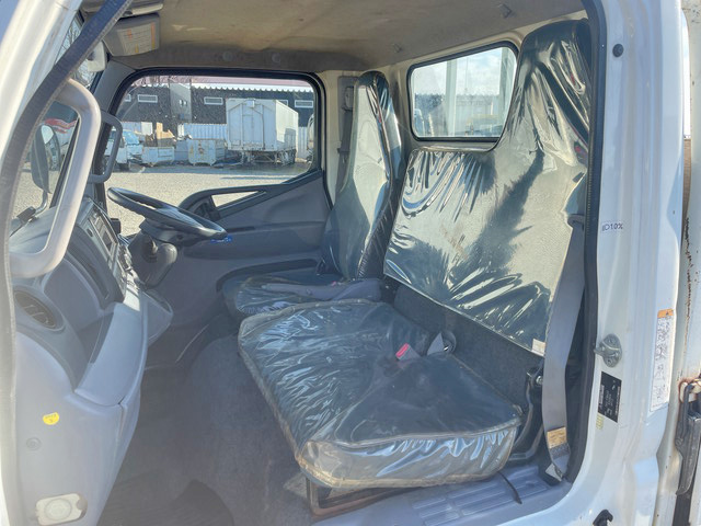 三菱ふそうキャンター平ボディ小型（2t・3t）[写真32]