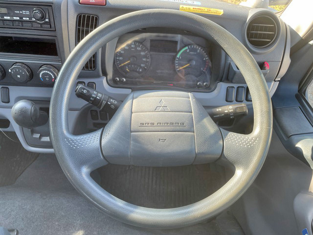 三菱ふそうキャンター平ボディ小型（2t・3t）[写真36]