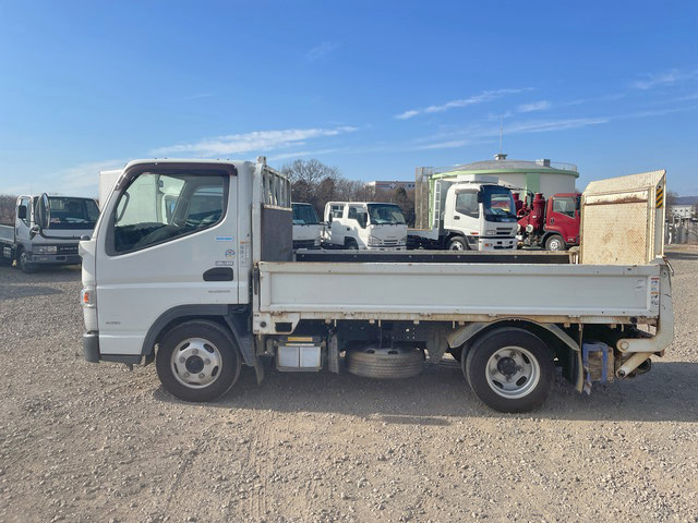 三菱ふそうキャンター平ボディ小型（2t・3t）[写真05]