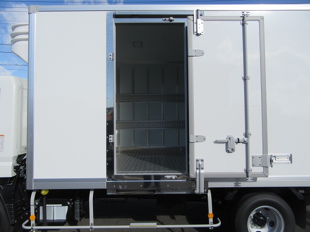 三菱ふそうキャンター冷凍車（冷蔵車）小型（2t・3t）[写真07]