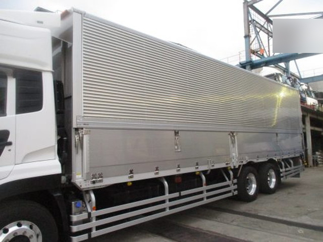 UDトラックスクオンアルミウイング大型（10t）[写真09]