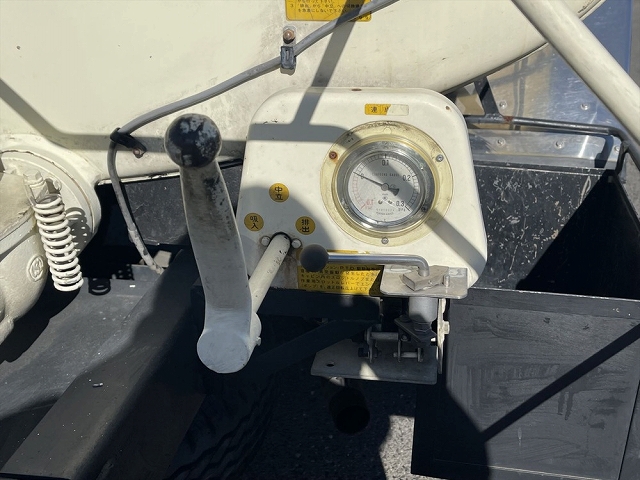 いすゞエルフバキュームカー小型（2t・3t）[写真10]