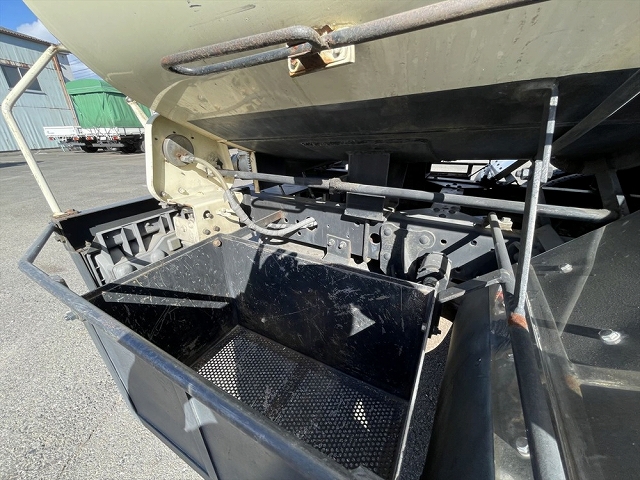 いすゞエルフバキュームカー小型（2t・3t）[写真13]