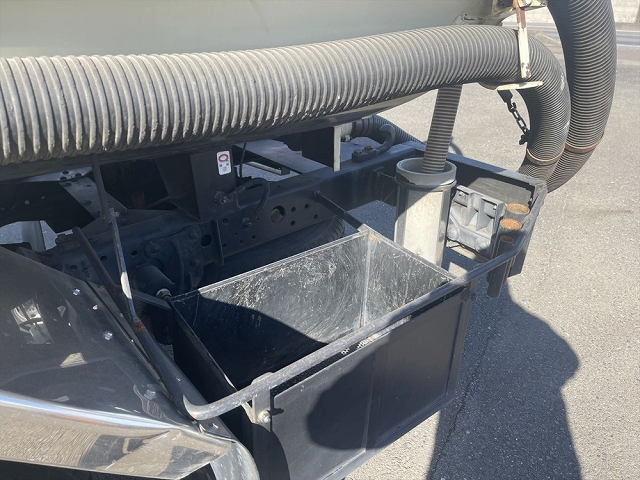 いすゞエルフバキュームカー小型（2t・3t）[写真14]