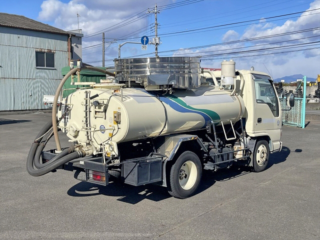 いすゞエルフバキュームカー小型（2t・3t）[写真04]
