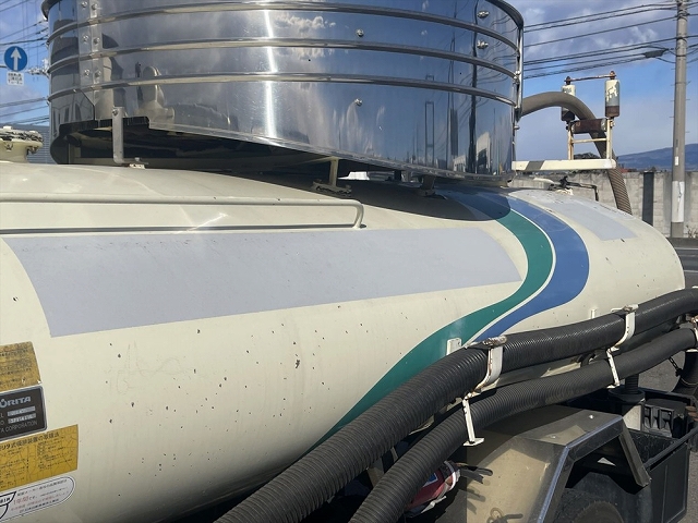 いすゞエルフバキュームカー小型（2t・3t）[写真07]