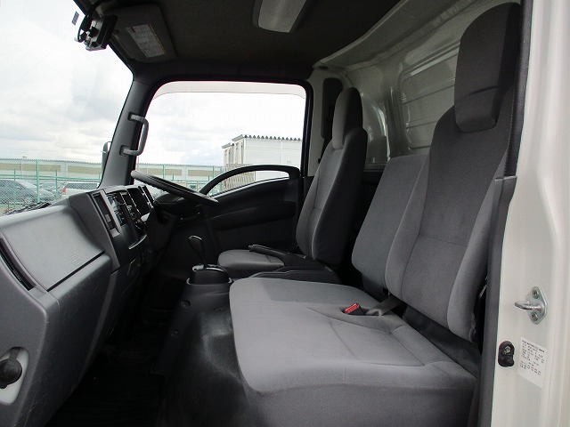 いすゞエルフ冷凍車（冷蔵車）小型（2t・3t）[写真13]