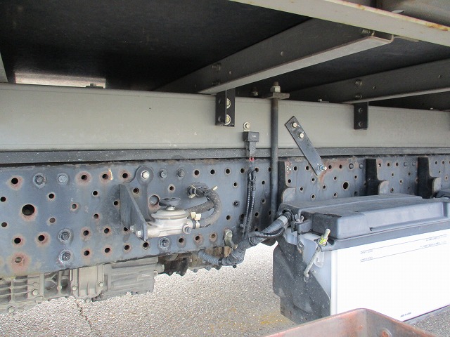 いすゞエルフ冷凍車（冷蔵車）小型（2t・3t）[写真18]