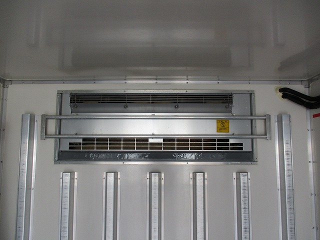 いすゞエルフ冷凍車（冷蔵車）小型（2t・3t）[写真05]