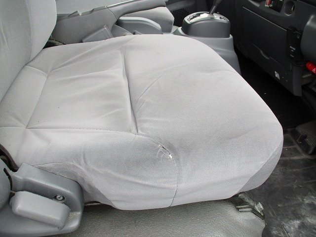 いすゞエルフ冷凍車（冷蔵車）小型（2t・3t）[写真08]