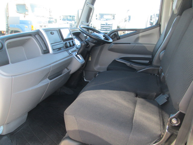 三菱ふそうキャンターアルミバン小型（2t・3t）[写真13]