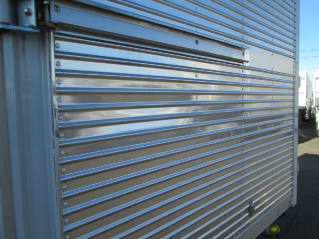 三菱ふそうキャンターアルミバン小型（2t・3t）[写真04]