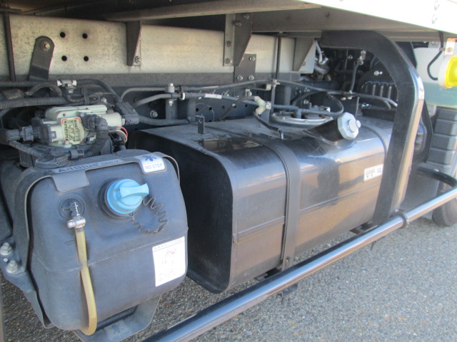 三菱ふそうキャンターアルミバン小型（2t・3t）[写真06]