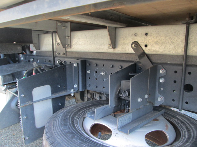 三菱ふそうキャンターアルミバン小型（2t・3t）[写真08]