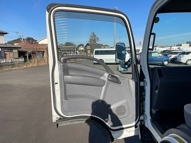 いすゞエルフアルミバン小型（2t・3t）[写真19]