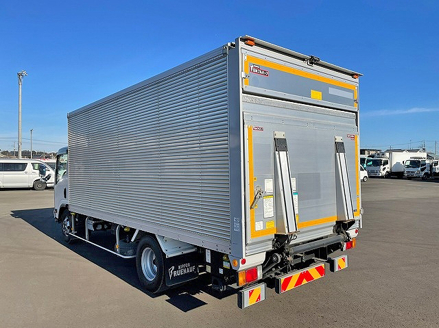 いすゞエルフアルミバン小型（2t・3t）[写真02]