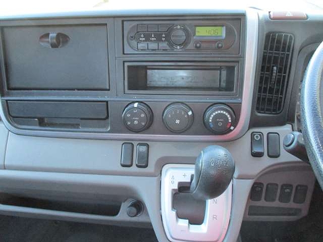 日産アトラス平ボディ小型（2t・3t）[写真11]