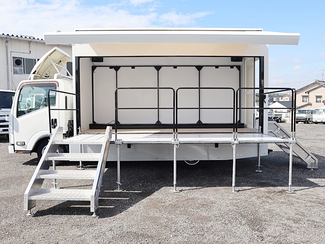 いすゞエルフイベントカー小型（2t・3t）[写真11]