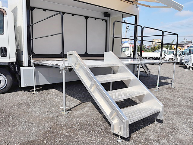 いすゞエルフイベントカー小型（2t・3t）[写真12]