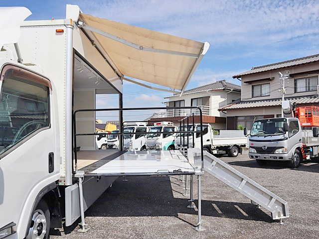 いすゞエルフイベントカー小型（2t・3t）[写真13]