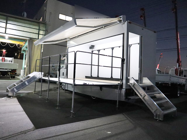 いすゞエルフイベントカー小型（2t・3t）[写真21]