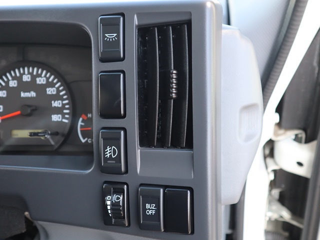 いすゞエルフイベントカー小型（2t・3t）[写真37]