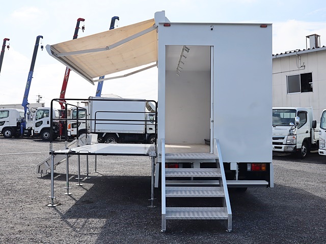 いすゞエルフイベントカー小型（2t・3t）[写真09]