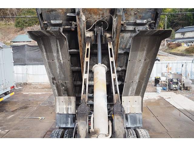 いすゞギガダンプ大型（10t）[写真11]