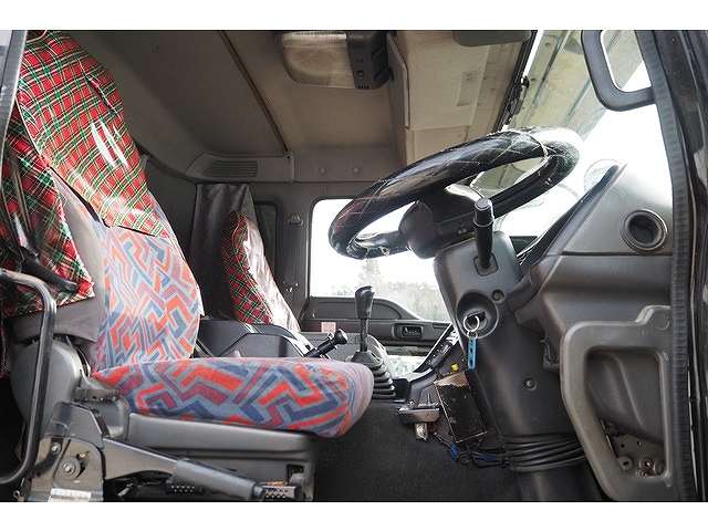 いすゞギガダンプ大型（10t）[写真33]