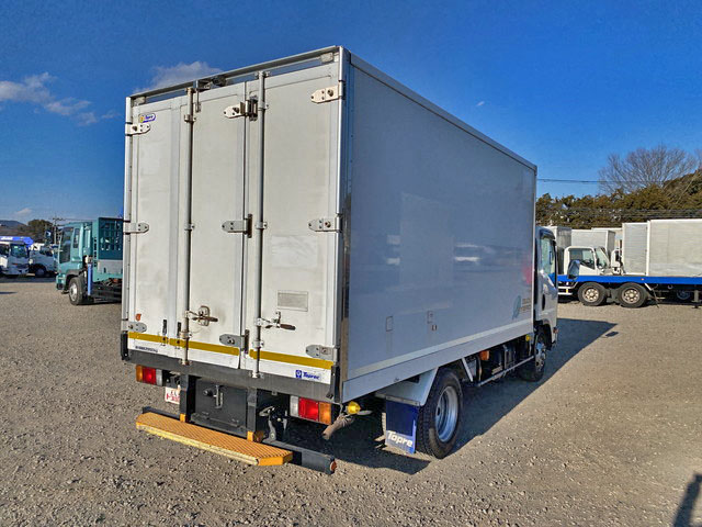 いすゞエルフ冷凍車（冷蔵車）小型（2t・3t）[写真02]